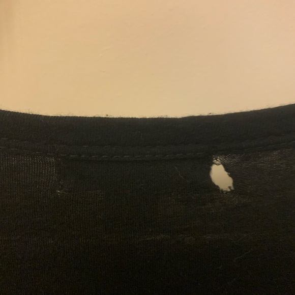 Guess TShirt - Picture 3 of 4